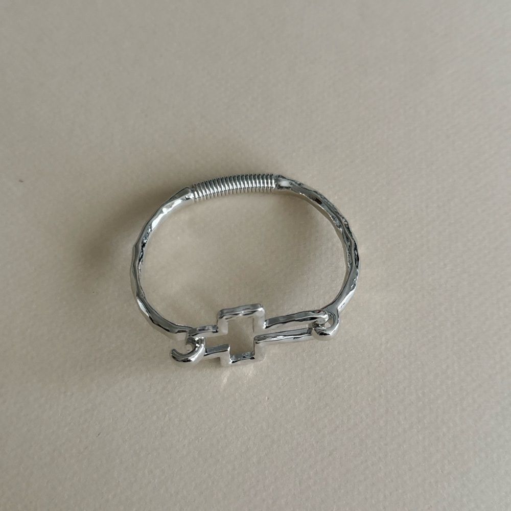 Silver Hammered Cross Bracelet N1858 - Picture 3 of 4